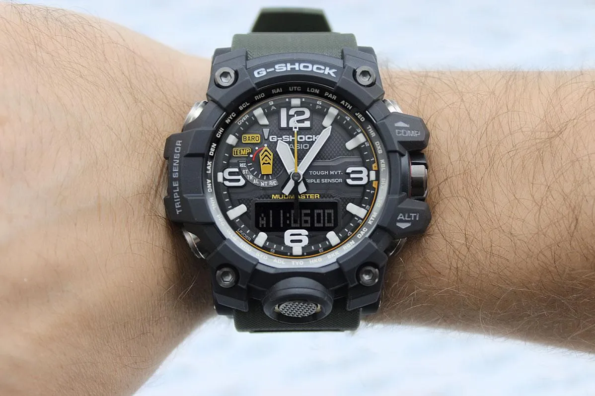 Casio Mudmaster Watch (GWG1000-1A3) with Wearable4U Power Pack Bundle