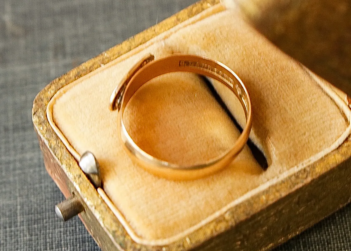 Circa 1901 18k Gold Swedish "Minne" Ring