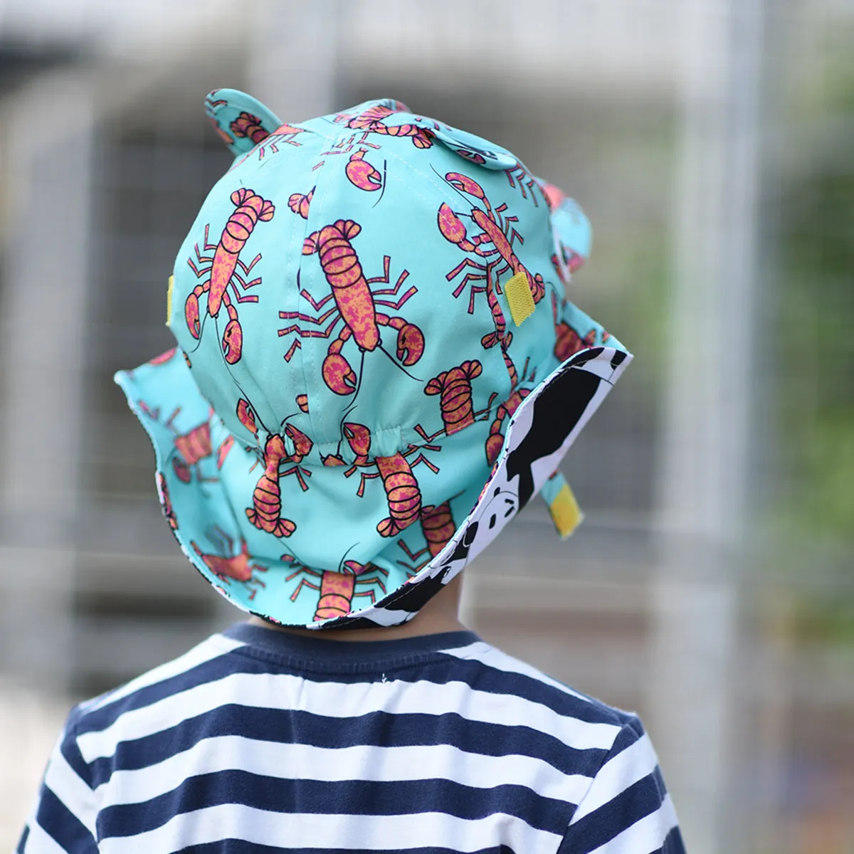 Kids Cub hat with neck flap: Lobster