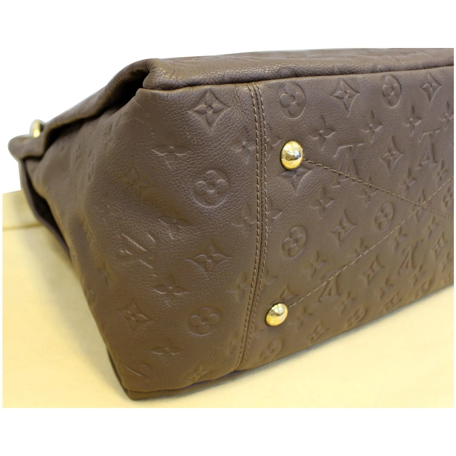 LOUIS VUITTON Artsy MM Empreinte Leather Shoulder Bag Ombre - 20% OFF