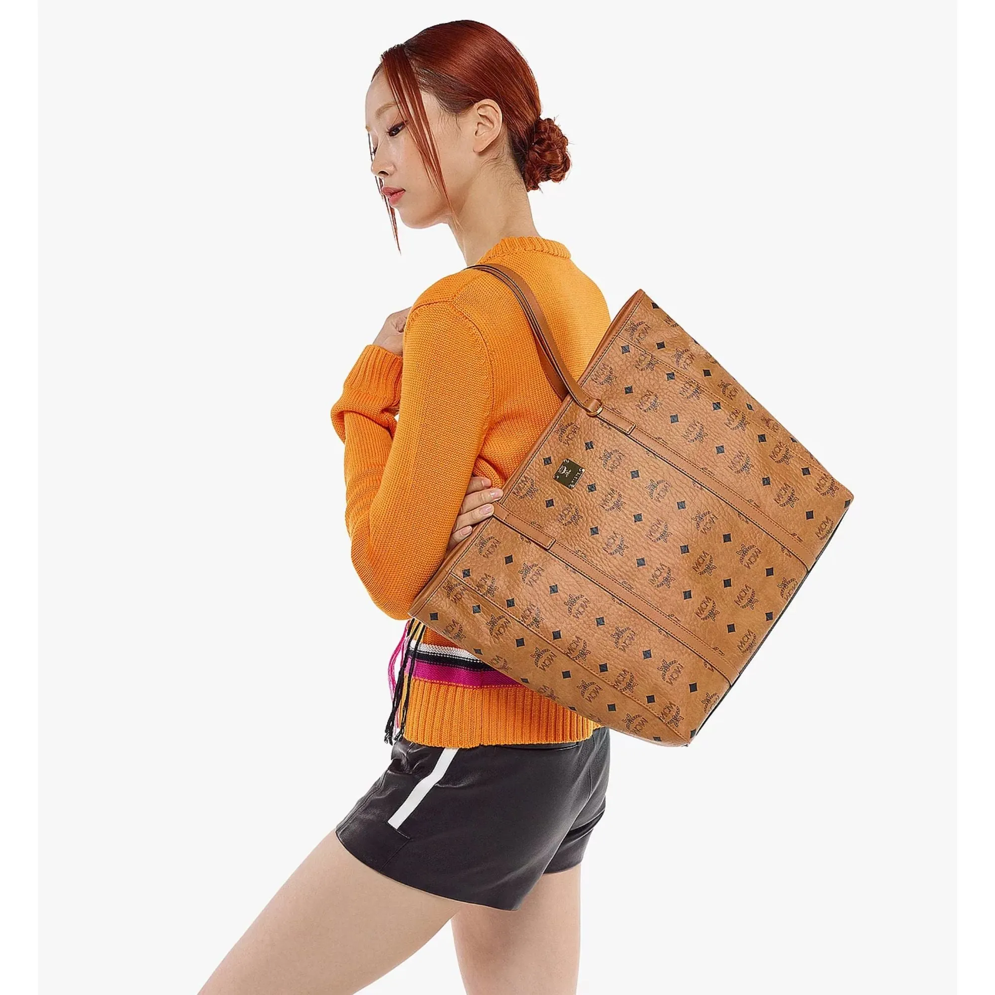 MCM medium shopper with bold visuals, sculpted in monogram coated canvas AW20