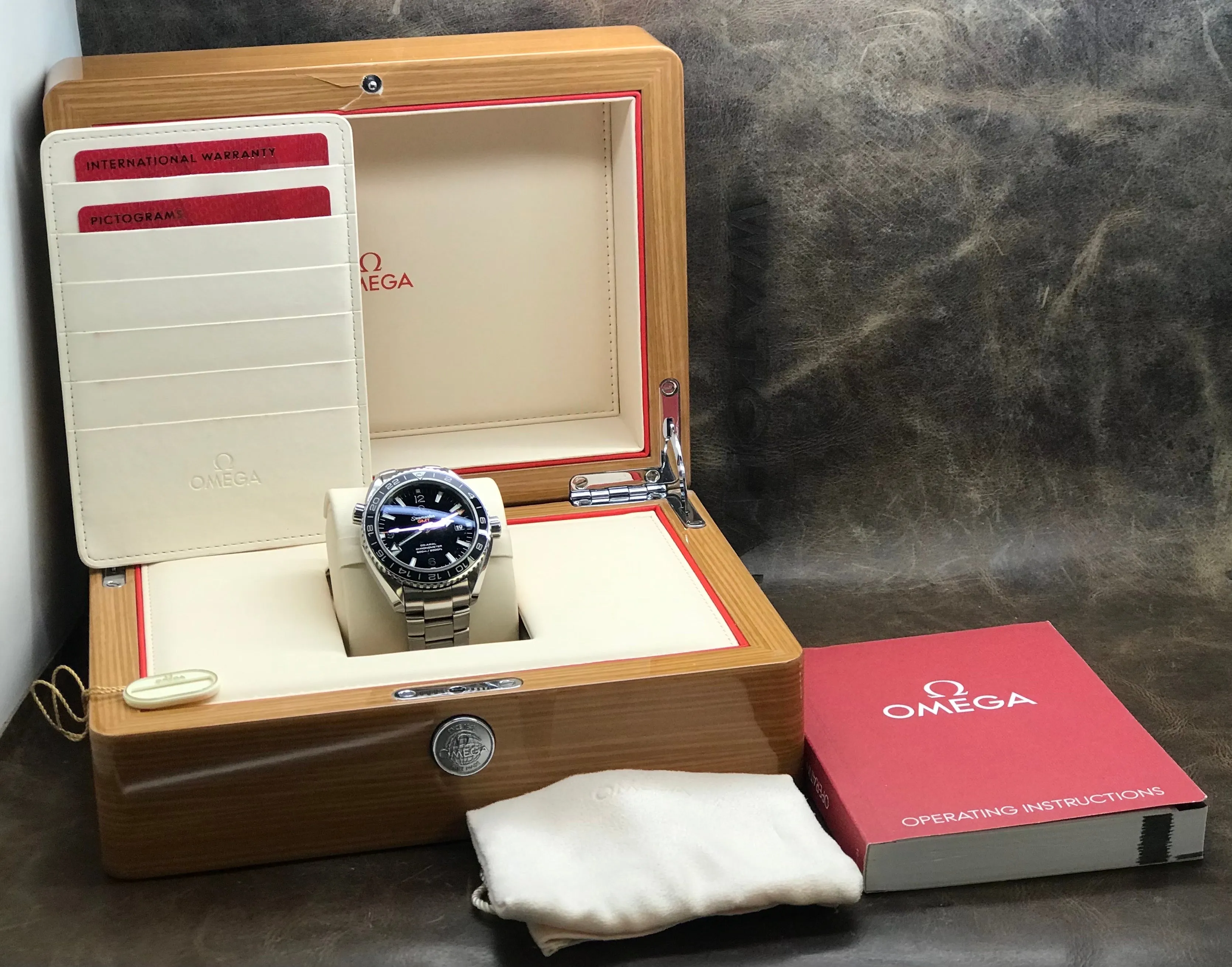 Omega Seamaster Planet Ocean GMT 232.30.44.22.01.001 Black Dial Automatic Men's Watch
