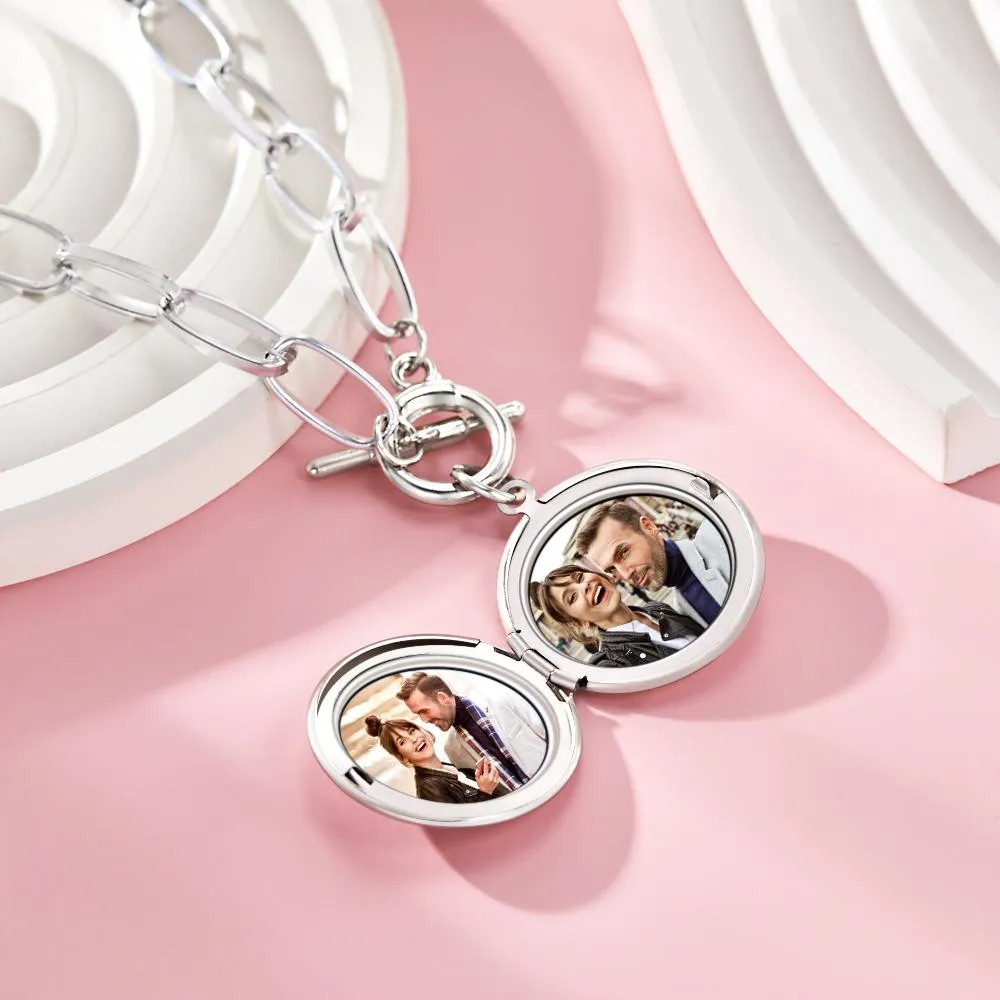Photo Elegant Necklace Engraved Pendant Chain Necklace for Her