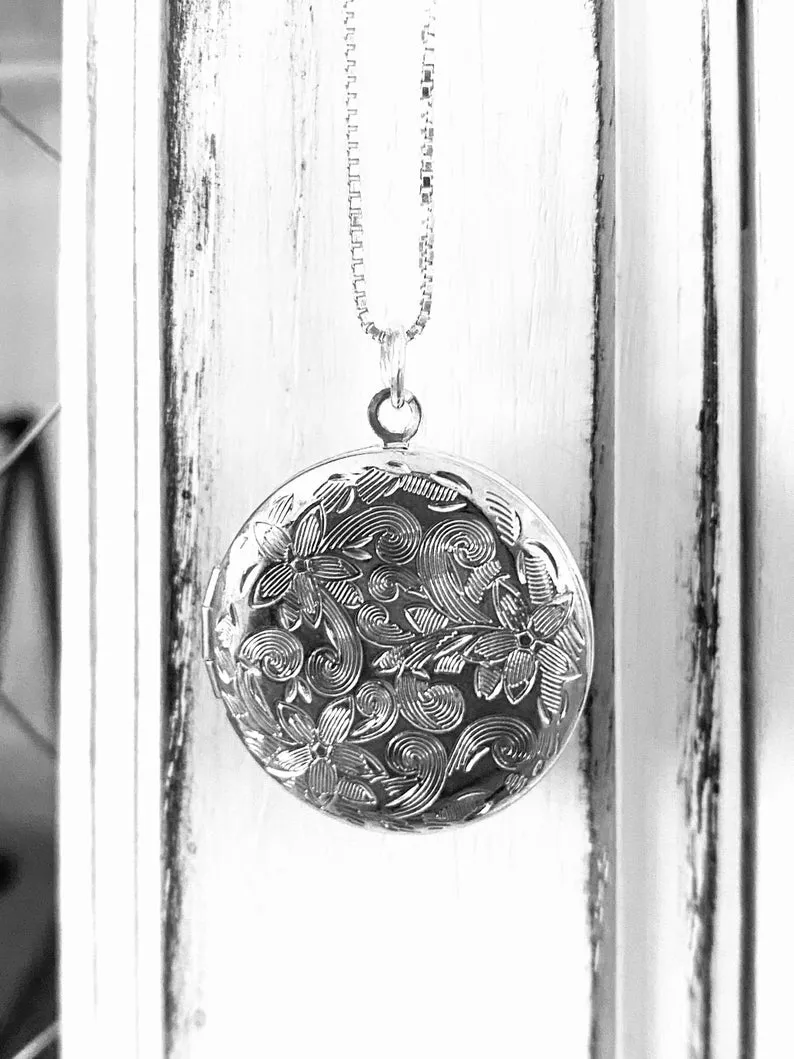 Photo Locket - a beautiful gift for her