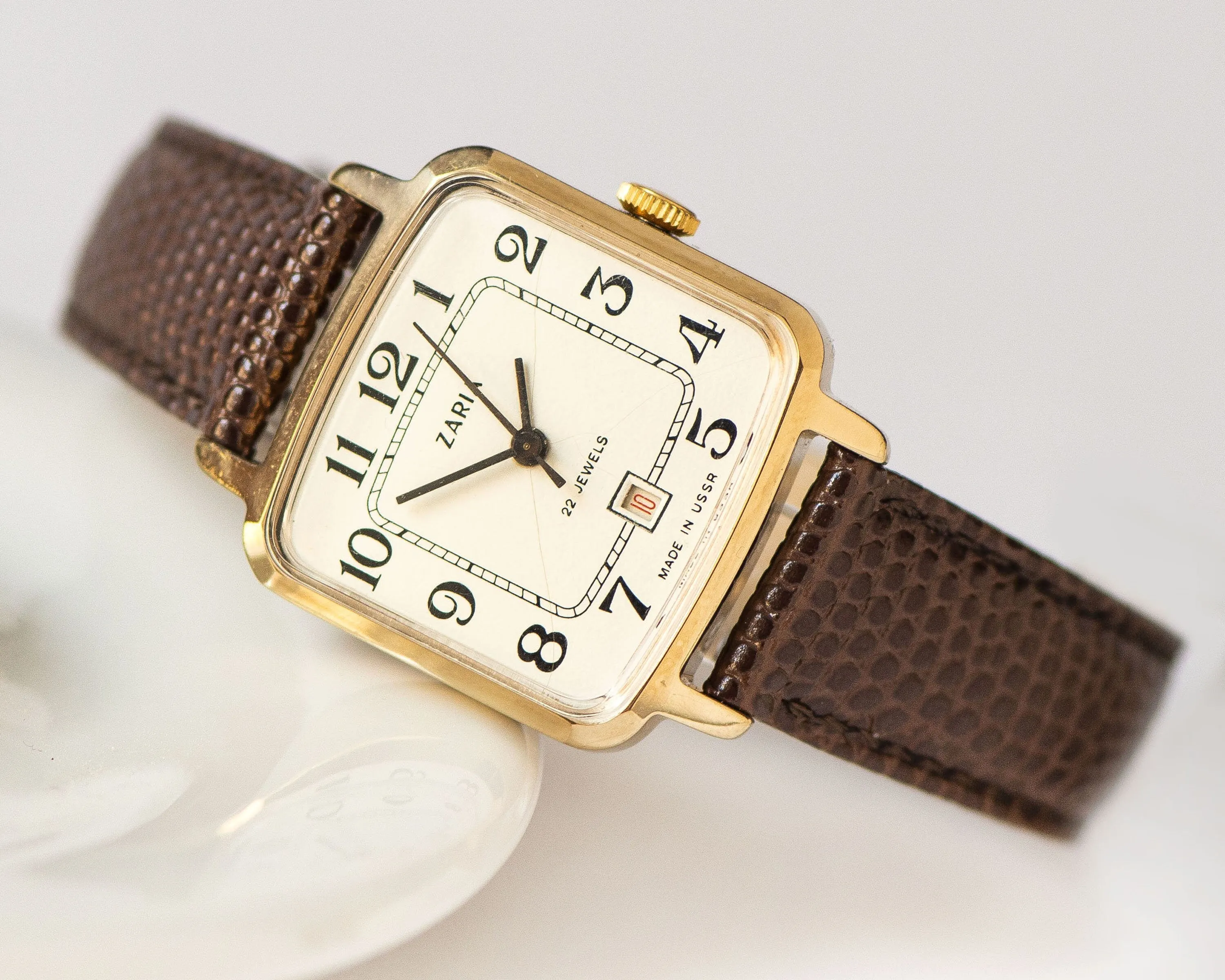Unused classic women's watch Dawn, gold plated lady watch vintage, square women wristwatch tomboy with date window, new luxury leather band