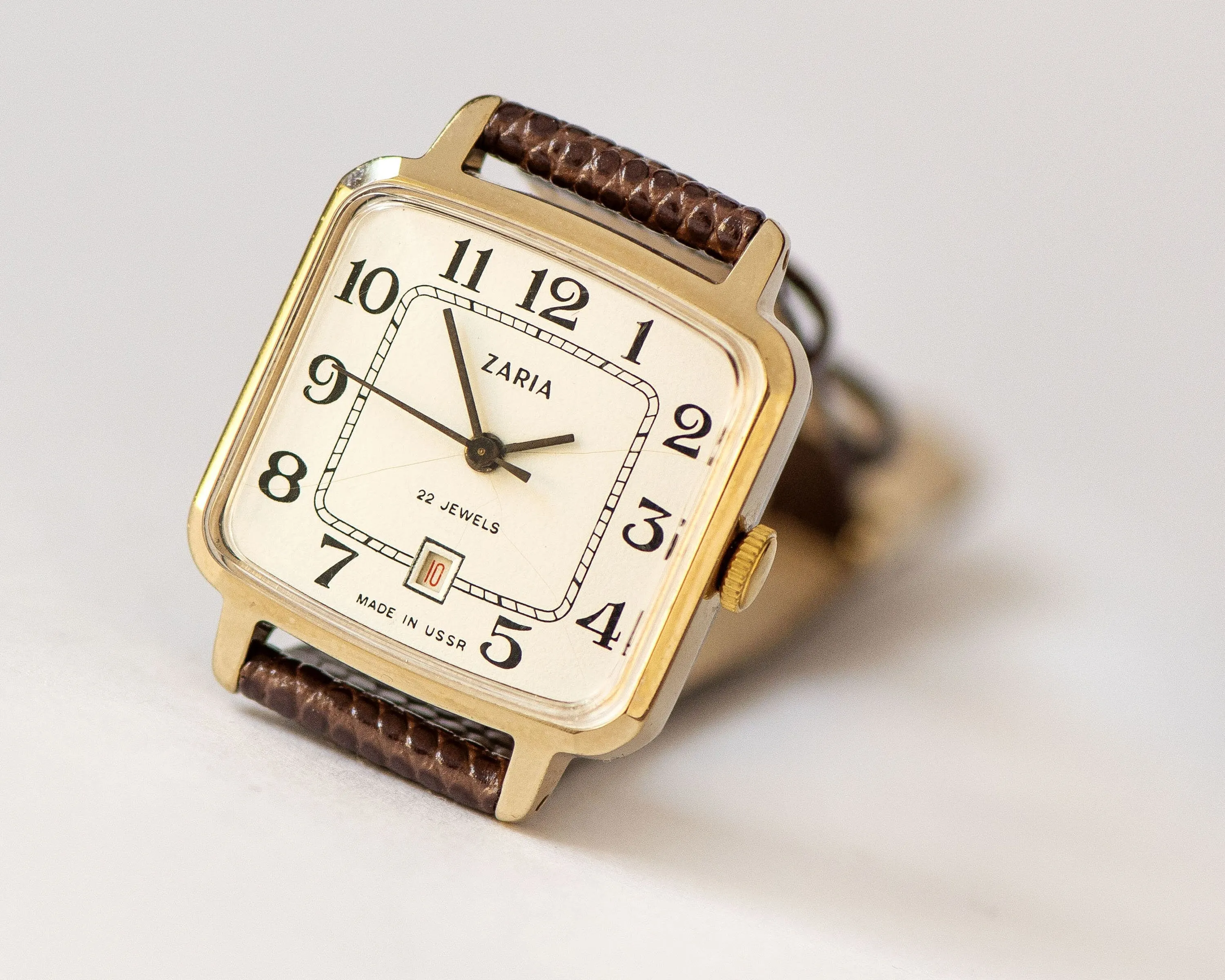 Unused classic women's watch Dawn, gold plated lady watch vintage, square women wristwatch tomboy with date window, new luxury leather band