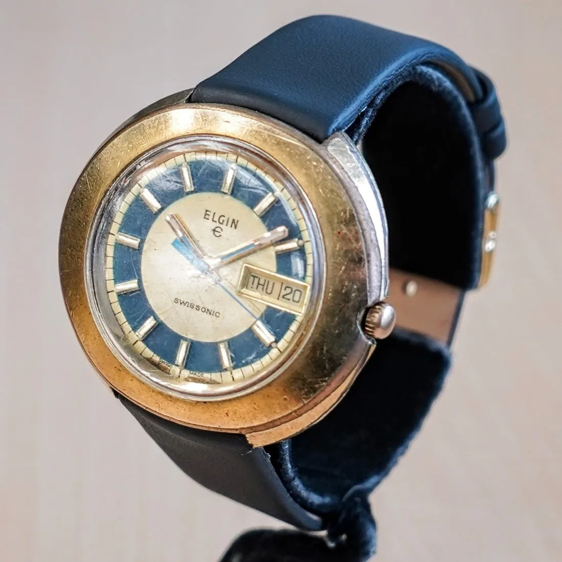 Vintage ELGIN SWISSSONIC Watch Day/Date Blue & Gold-Tone Dial - RARE!  Fancy Oval Case